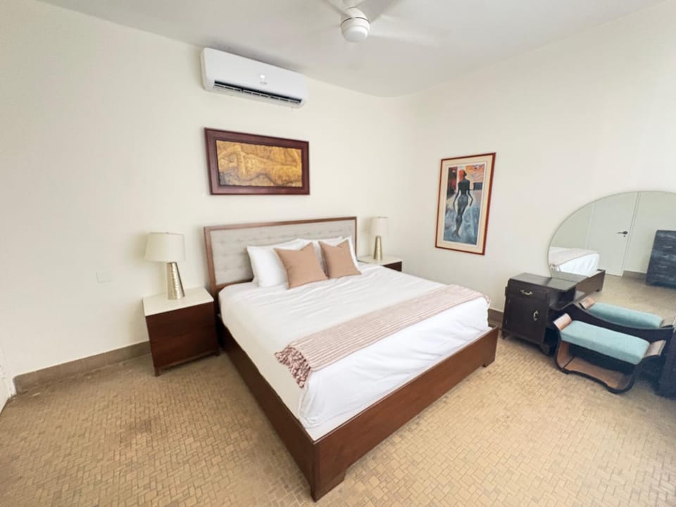 Photo of the whole room, Bedroom