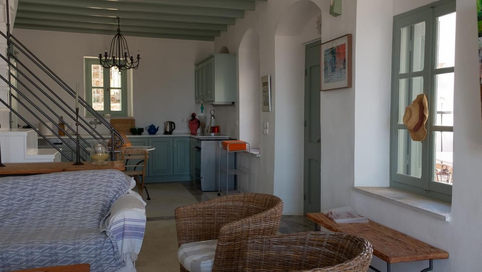 Living room, Seating area, Dining area, kitchen