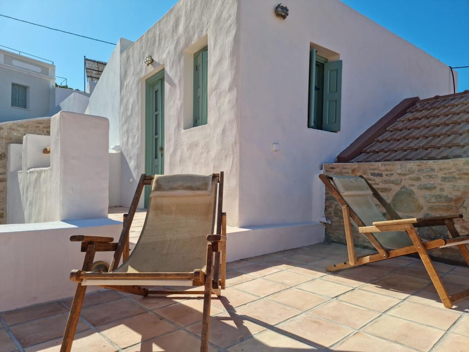 View (from property/room), Balcony/Terrace, Seating area, sunbed