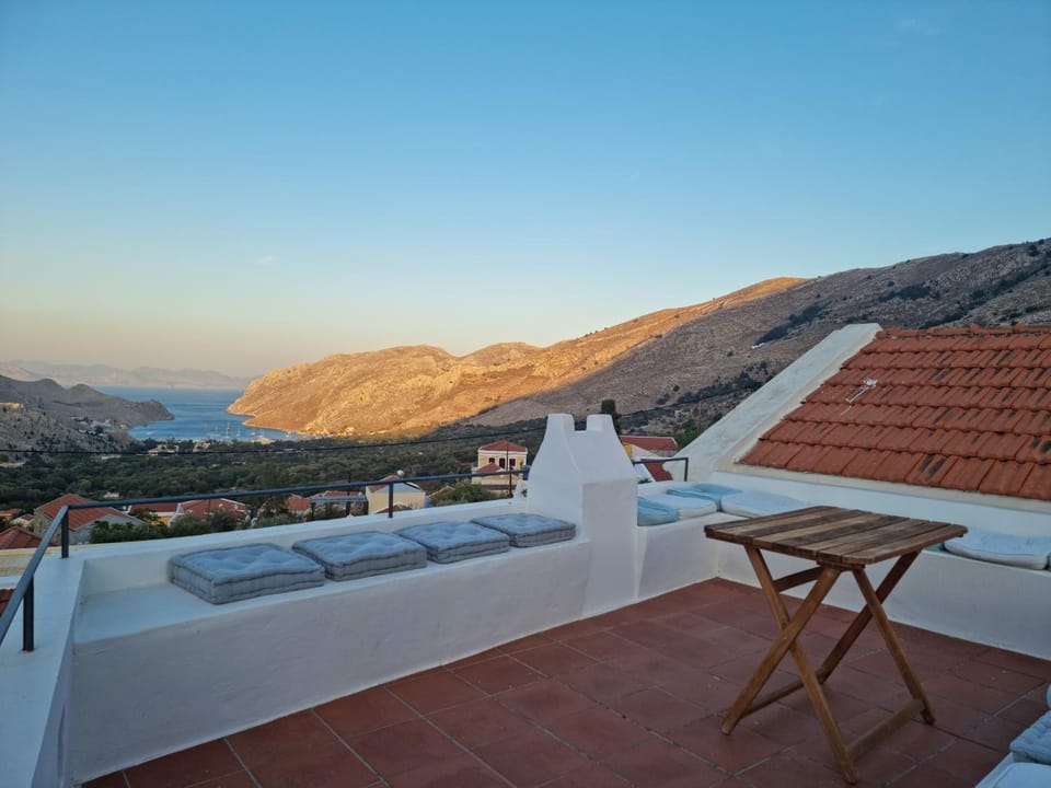 Mountain view, Sea view