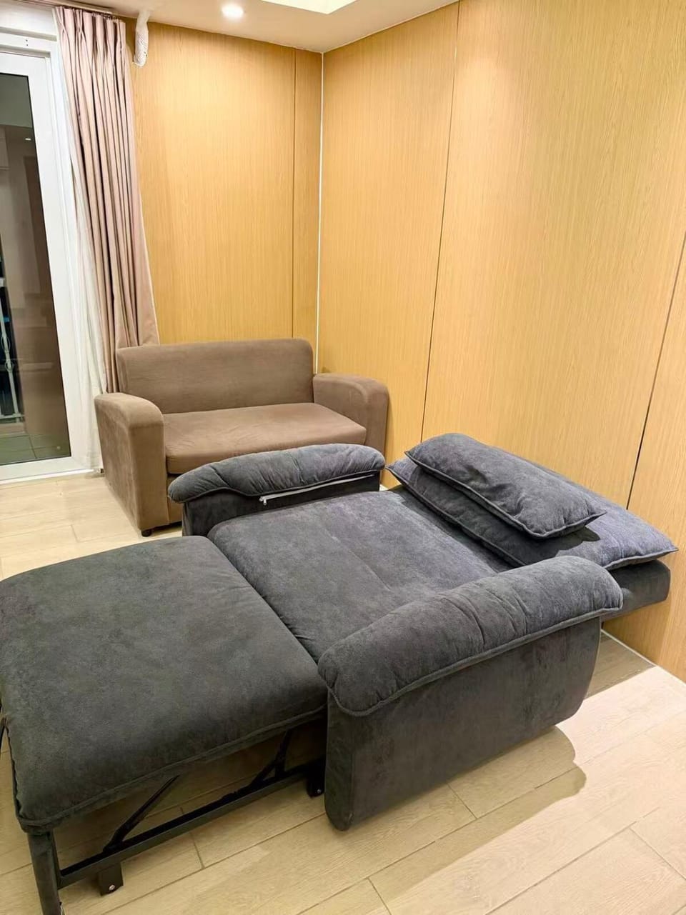 Venice Luxe Cozy 1 BedRoom, Pool, Netflix, Kitchen, Canal Mall Access Apartment in Makati