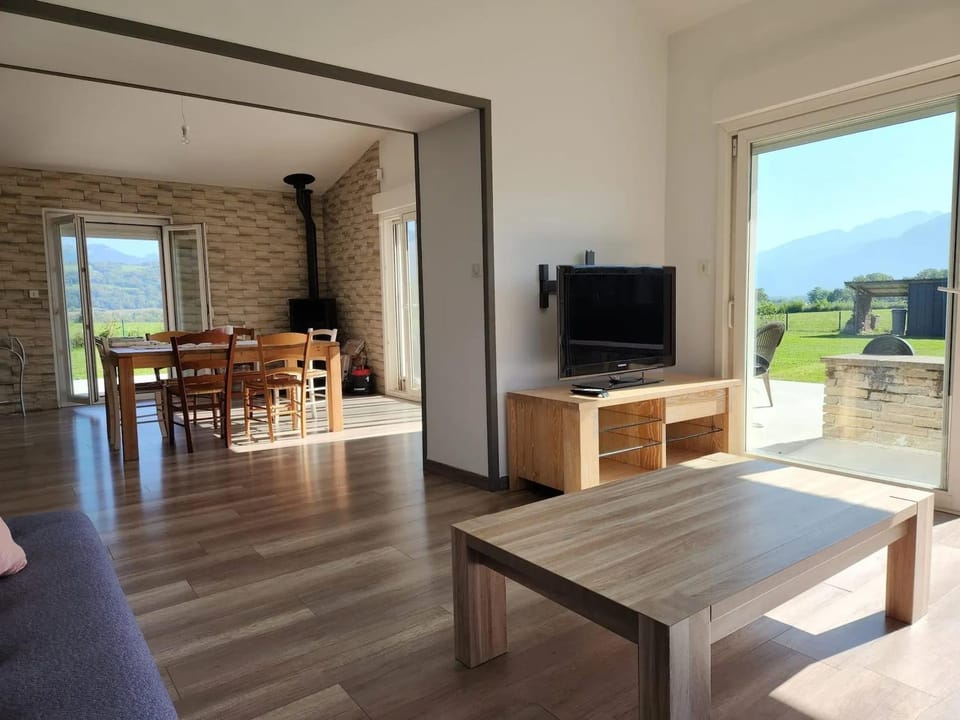 Spacieuse maison de vacances avec piscine à Arenthon House in Haute-Savoie