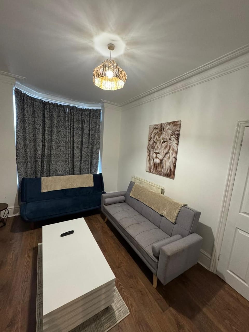 Living room, Seating area