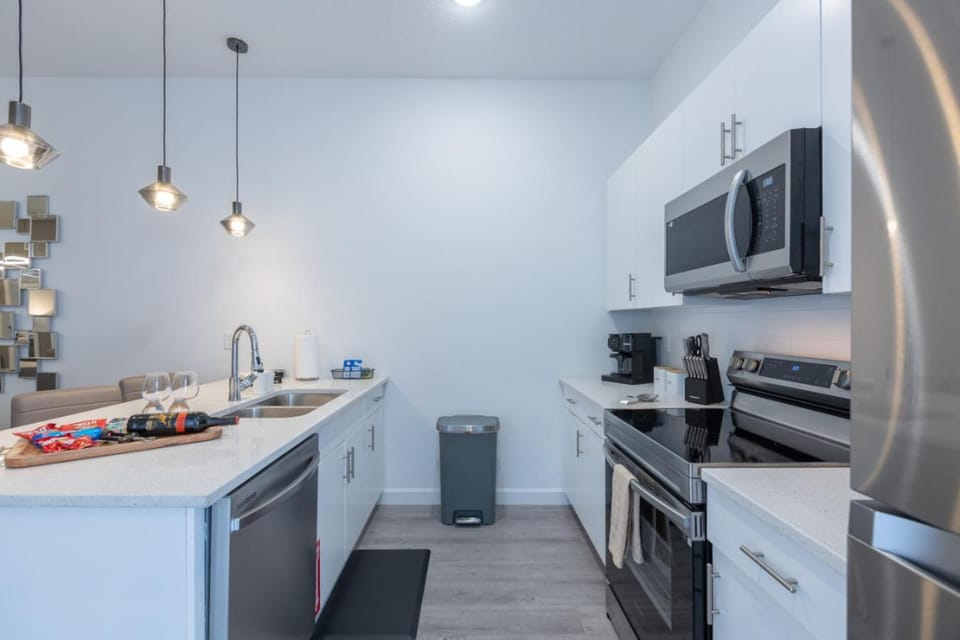 New 4BR Townhome w Private Pool Near Disney House in Loughman