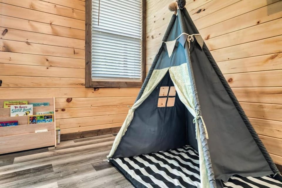 Bed, Photo of the whole room, Bedroom, bunk bed