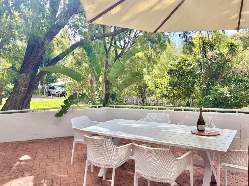 Patio, Dining area