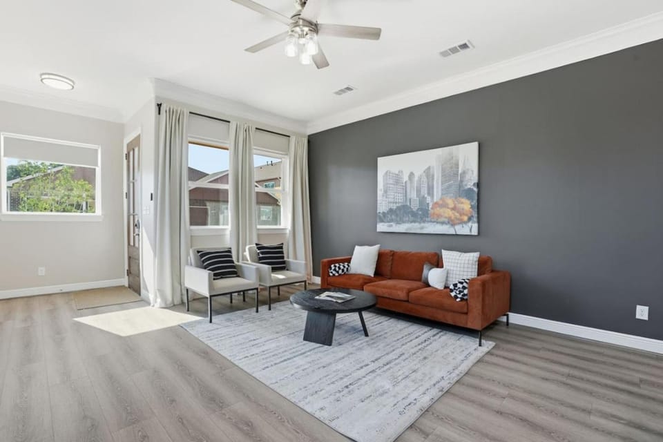 Facade/entrance, Living room, Seating area