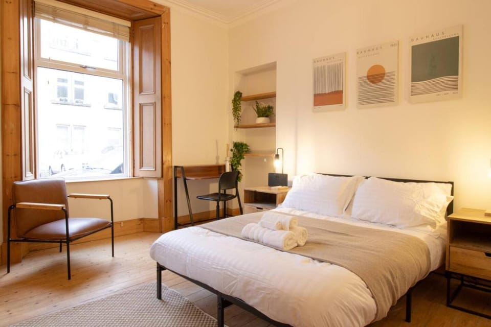 Traditional 2 Bedroom, Stirling. Apartment in Stirling