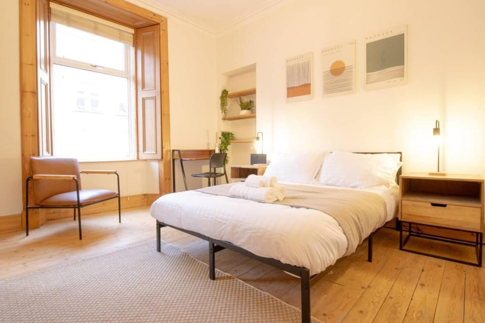Traditional 2 Bedroom, Stirling. Apartment in Stirling
