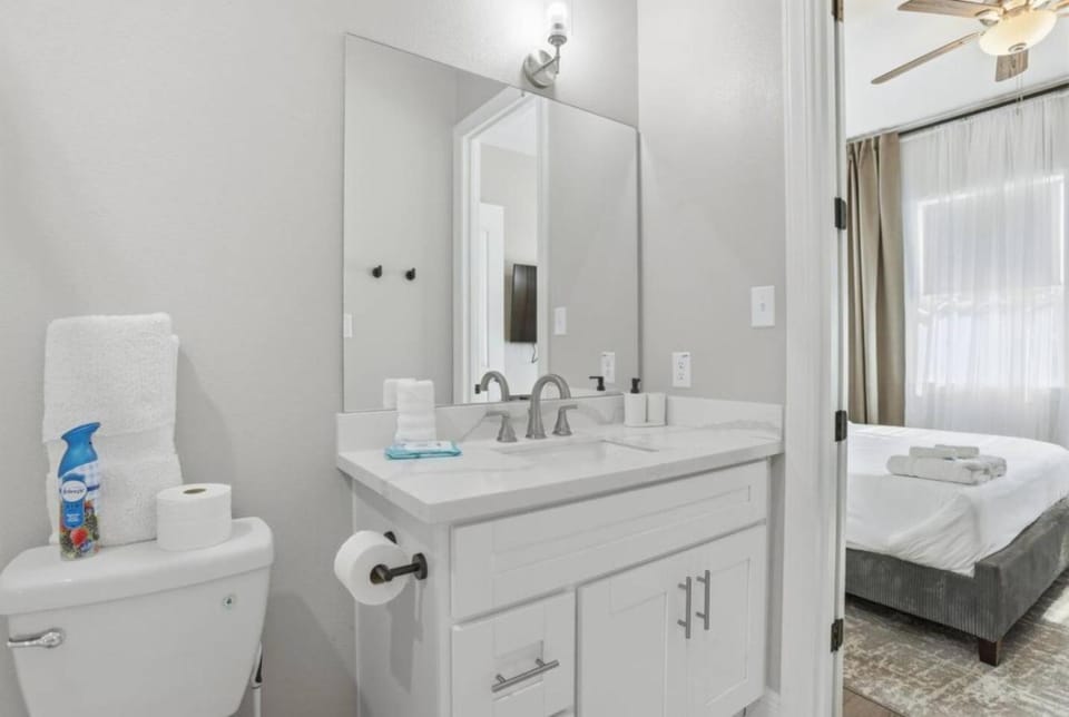 Toilet, Bed, Bathroom, Bedroom, towels