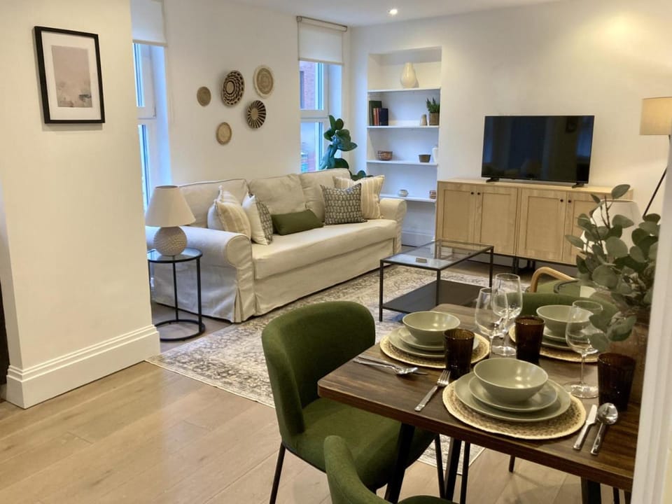 Richmond High Street Retreat – Station Steps Away Apartment in Richmond