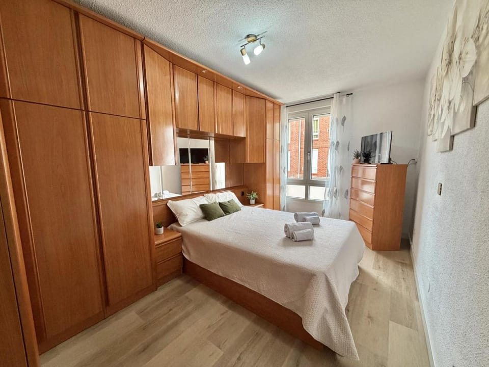 Bed, Photo of the whole room, Bedroom, wardrobe