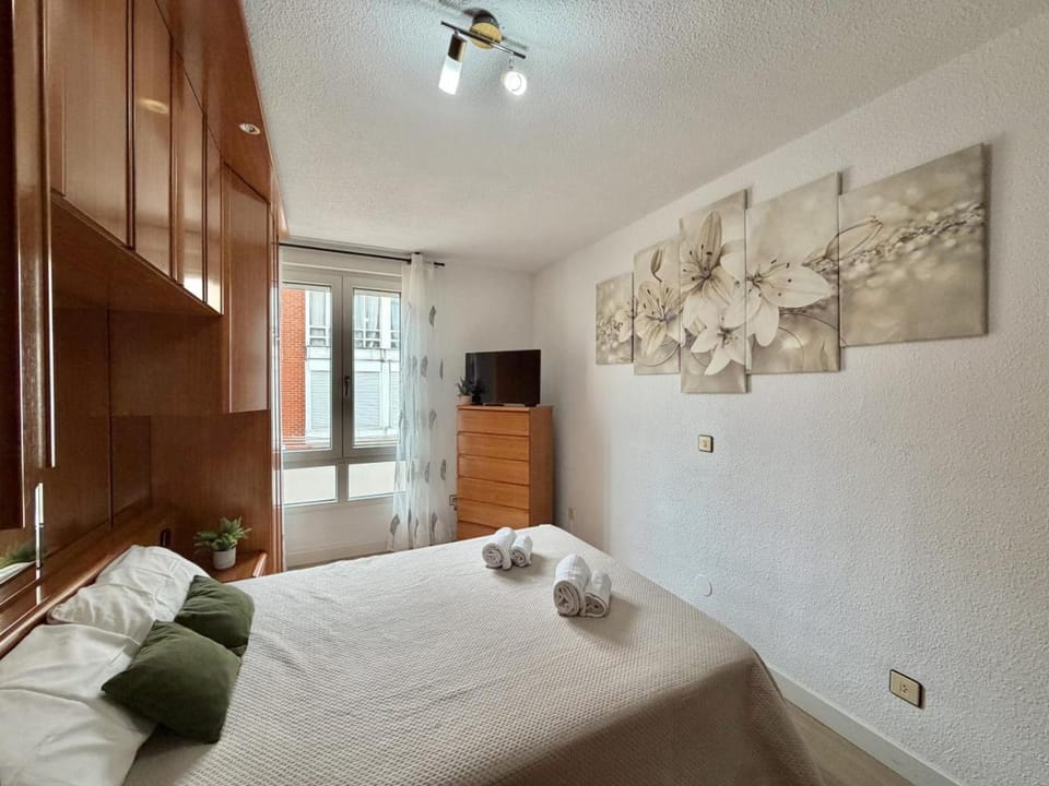 Bed, Photo of the whole room, Bedroom, wardrobe