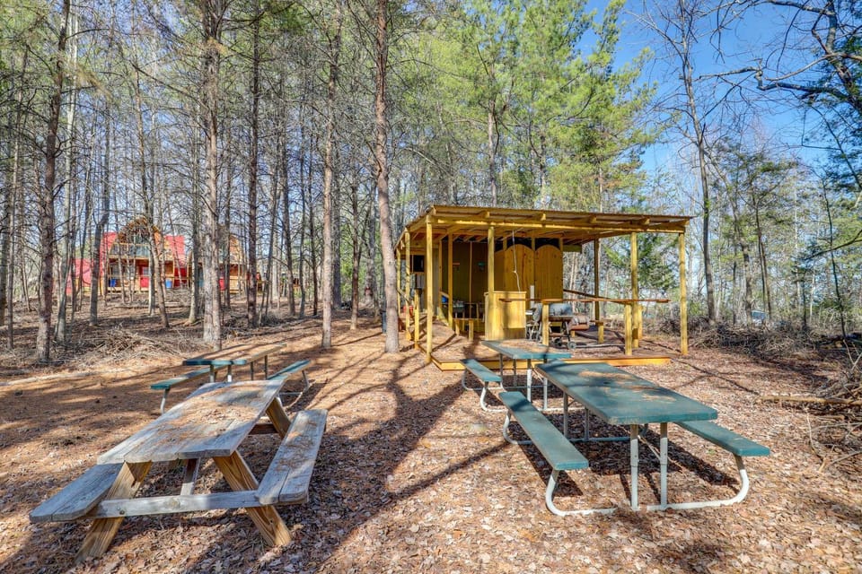 1 Mi to TIEC: Peaceful Mountain Cabin Cabin in Tennessee