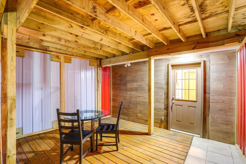 Mtn Cabin 1 Mi to TIEC: Outdoor Kitchen + Fire Pit Cabin in Tennessee