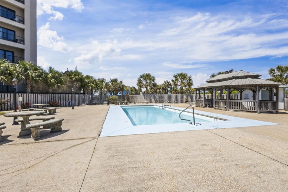 Beach View 12 Affordable and Cozy Getaway Apartment in Gulf Shores