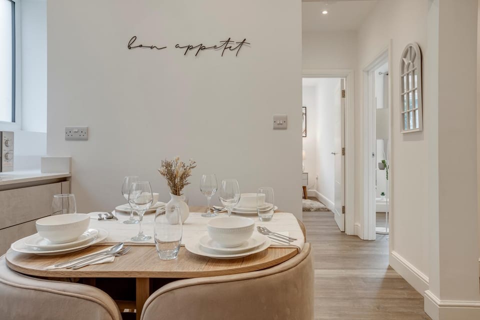 Seating area, Dining area