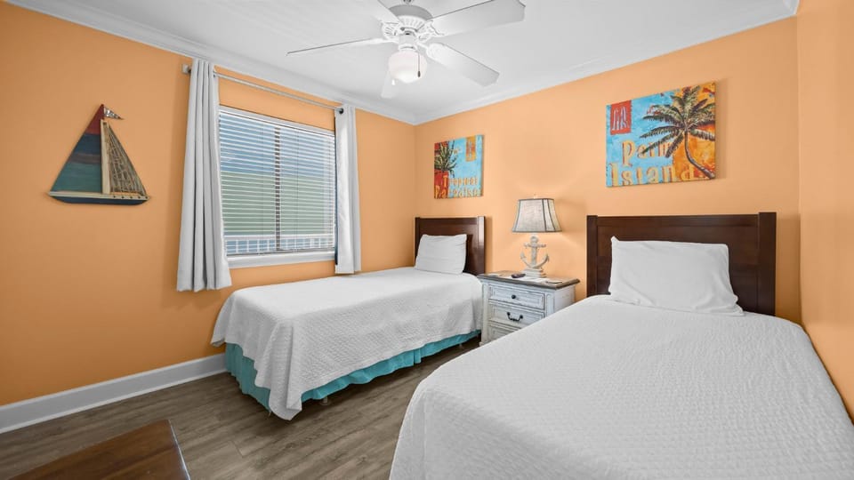 Romar Beach 208 Steps from the Gulf! Apartment in Orange Beach