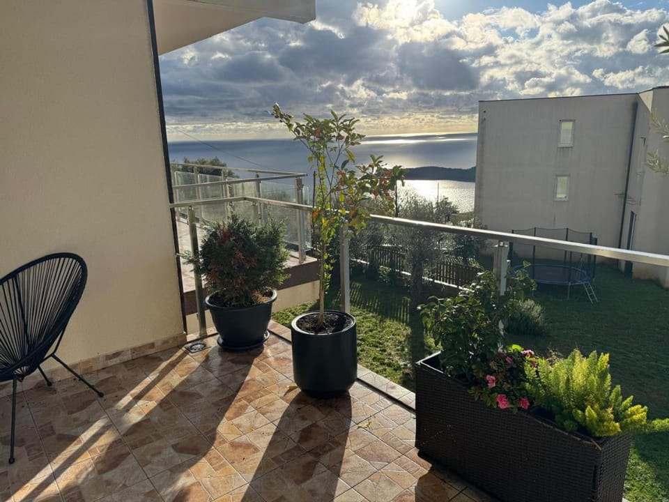 View (from property/room), Balcony/Terrace, Sea view