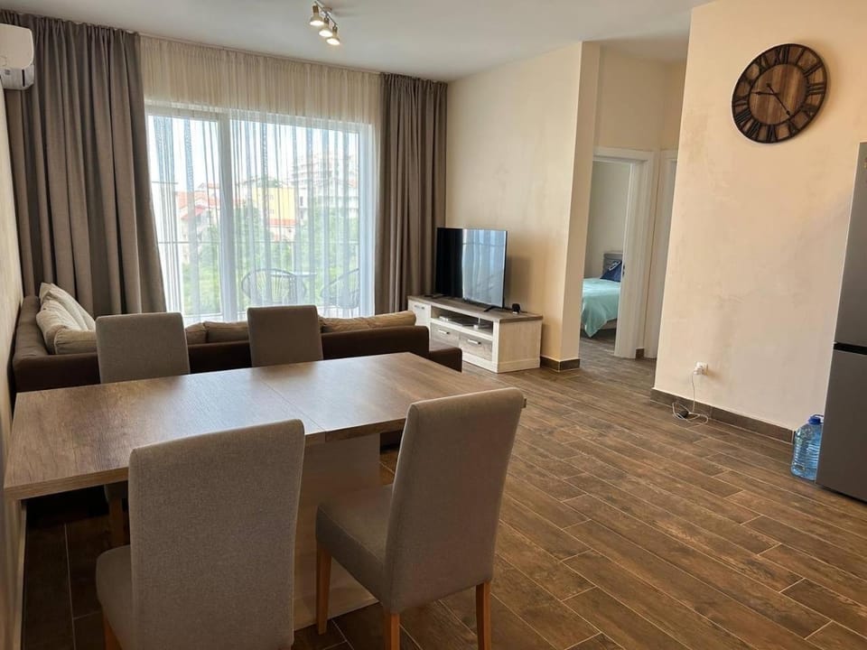 TV and multimedia, Living room, Dining area, air conditioner