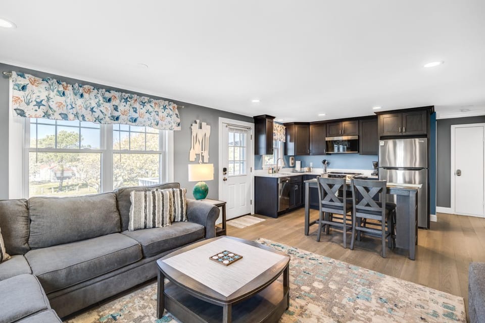 Starry Night Upper Unit House in Hyannis