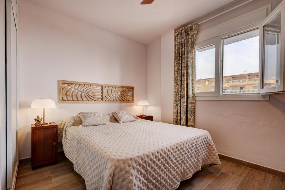 Sabinillas - First Line Beach Apartment Apartment in San Luis de Sabinillas