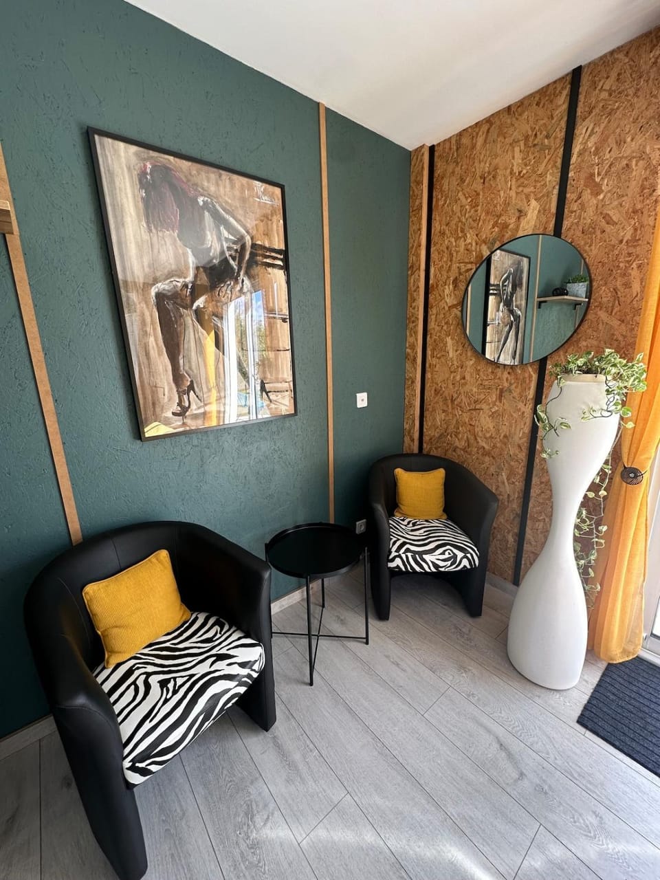 Communal lounge/ TV room