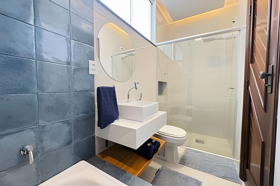 Shower, Toilet, Bathroom, Bath, towels