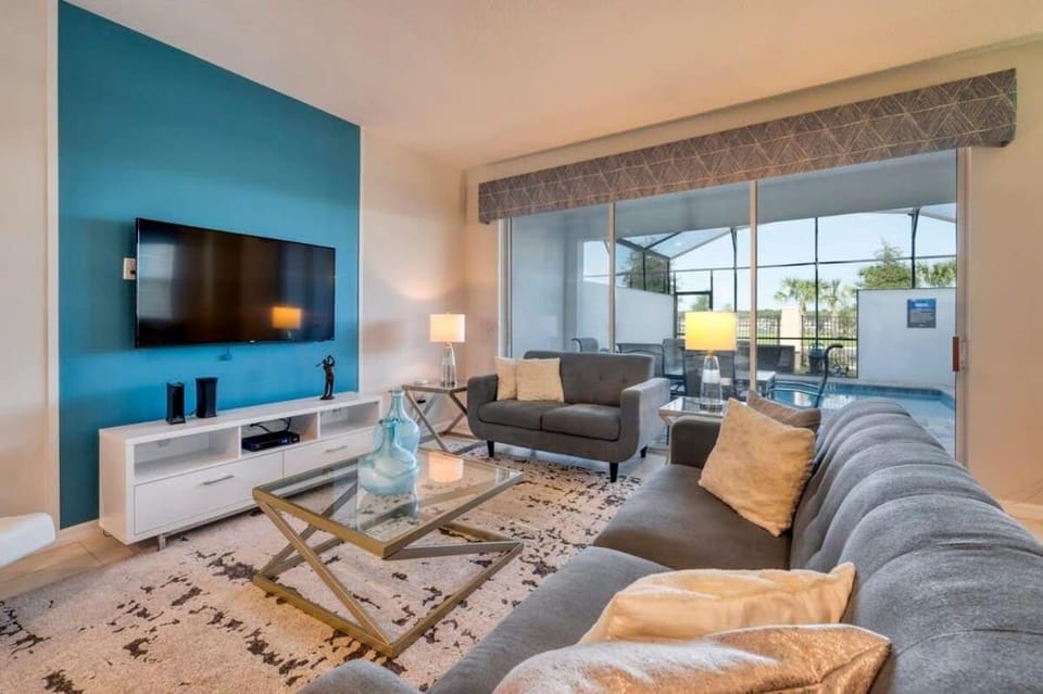 Communal lounge/ TV room, Living room