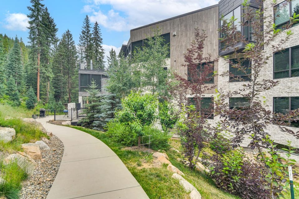 Ski-In/Ski-Out! Winter Park Family Gem w/ Hot Tub House in Winter Park