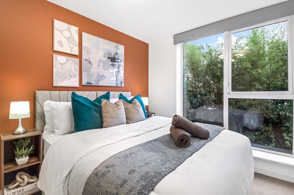 Bed, Garden, Photo of the whole room, Bedroom, Garden view