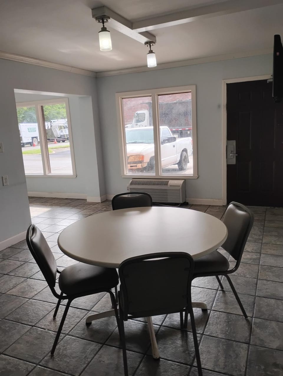 Gated 1 King BedRoom 1 Bath Apt with Full Kitchen 127 Apartment in Baton Rouge