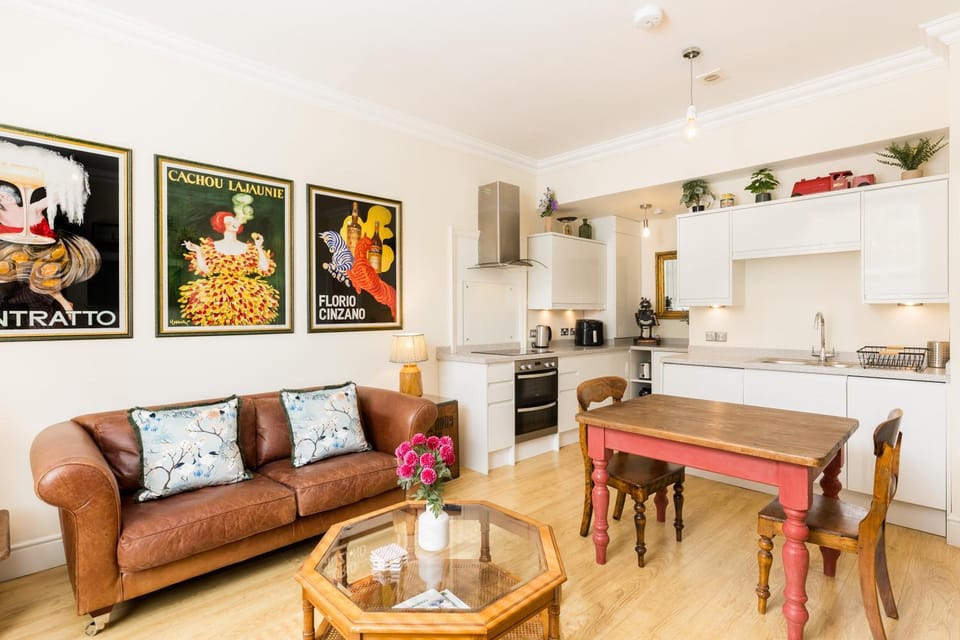 Kitchen or kitchenette, Living room, Dining area, oven, stove