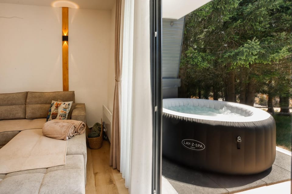 Hot Tub, Hot Tub, Living room