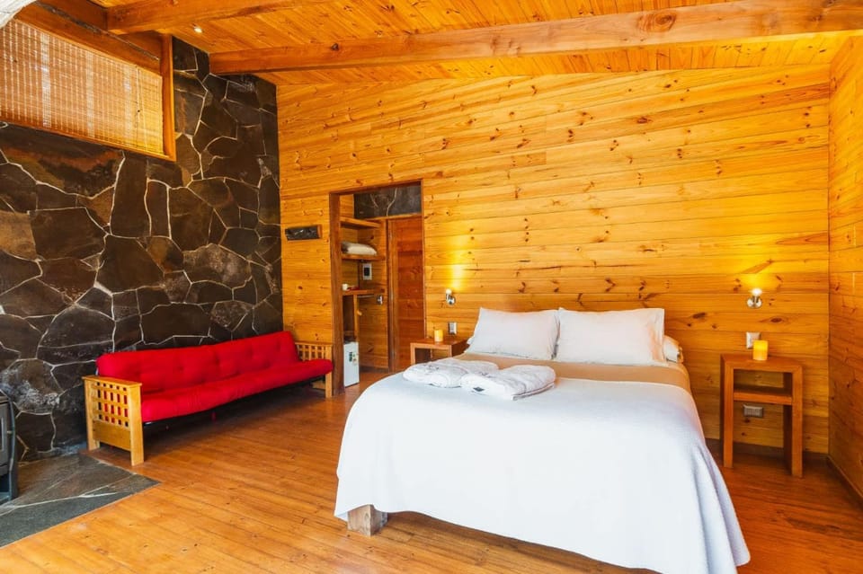 Ruca Lodge, habitación 2 personas cama king, desayuno, piscina, bosque costero Hostel in O'Higgins, Chile