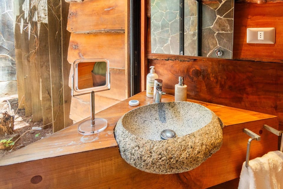 Ruca Lodge, habitación 2 personas cama king, desayuno, piscina, bosque costero House in O'Higgins, Chile