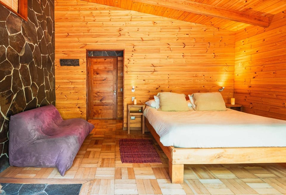 Ruca Lodge, habitación 2 personas cama king, desayuno, piscina, bosque costero House in O'Higgins, Chile