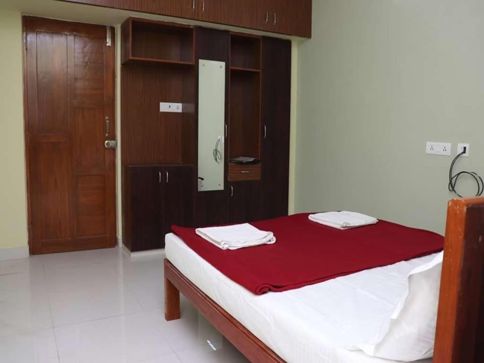 Starlight Hotels DLF Trade Center Miot chennai Bed and Breakfast in Chennai