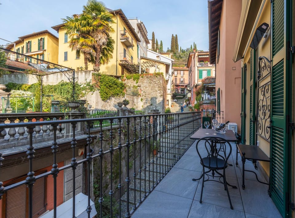 Balcony/Terrace, City view