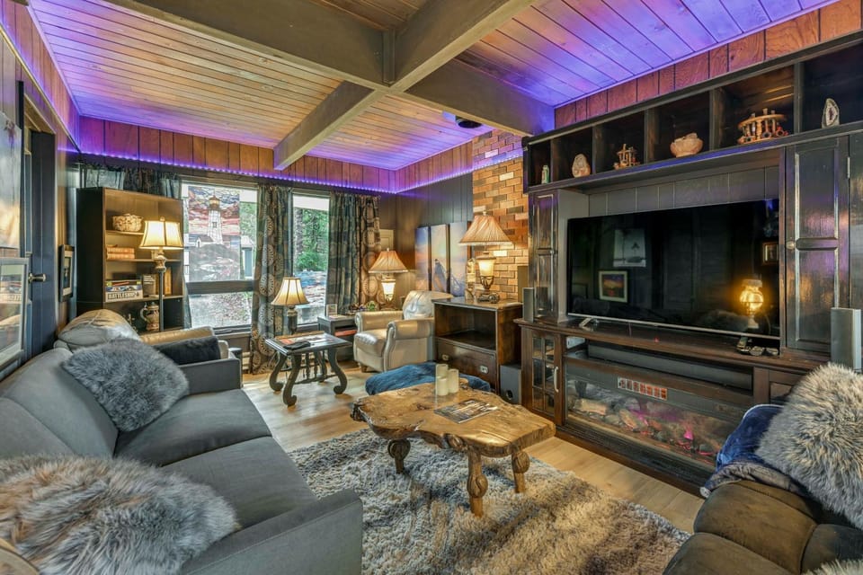 Private Hot Tub! A-Frame Hideaway By Oakland Bay House in Puget Sound