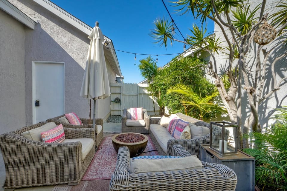 Carlsbad Coastal Cottage — Private Patio + Gated Pool & Spa in Minutes to the Beach! House in Carlsbad