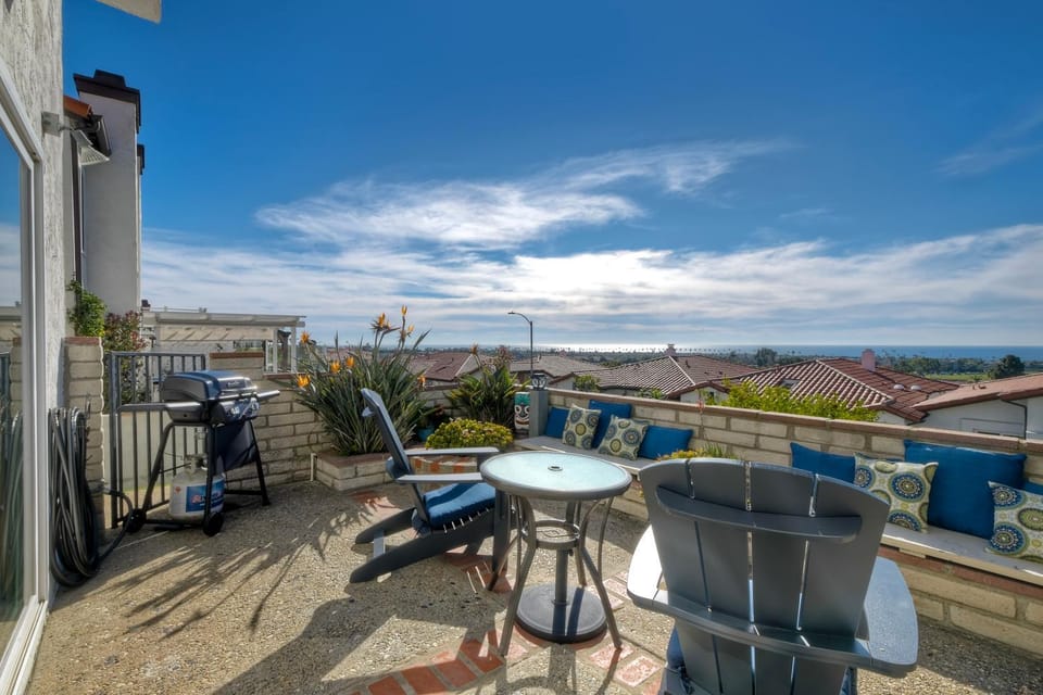 Luxury Coastal Escape | Sleeps 4 | Ocean Views + Resort Amenities House in Carlsbad