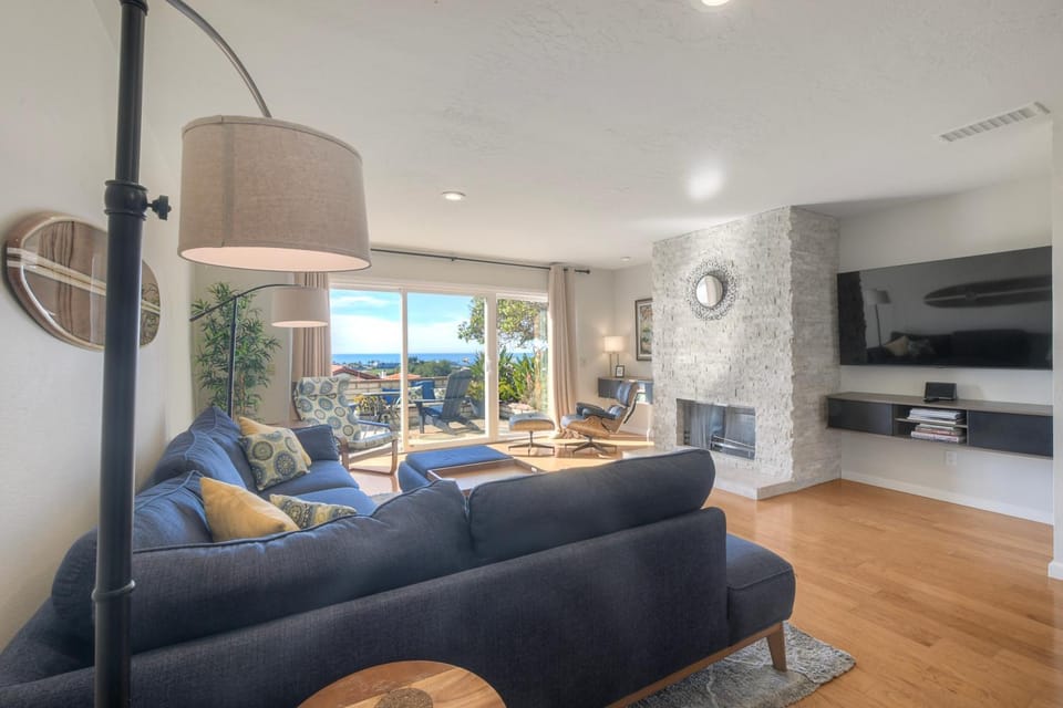 Luxury Coastal Escape | Sleeps 4 | Ocean Views + Resort Amenities House in Carlsbad