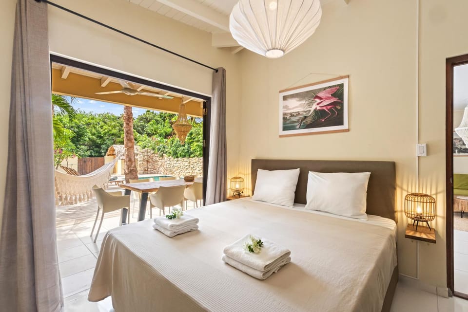 Villa The Hidden Palm Piscadera, With Private Pool House in Sint Michiel