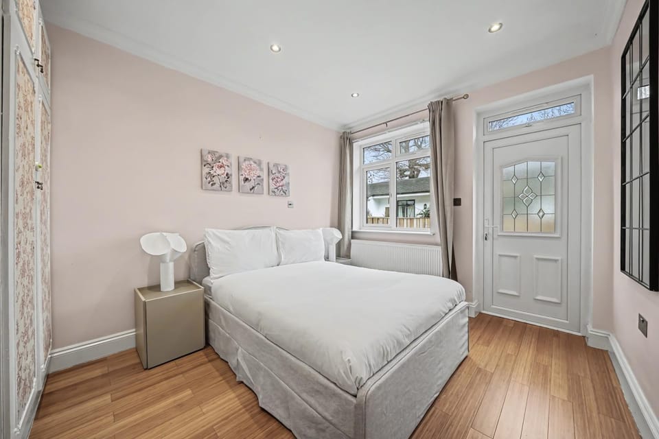 Bedroom, wardrobe