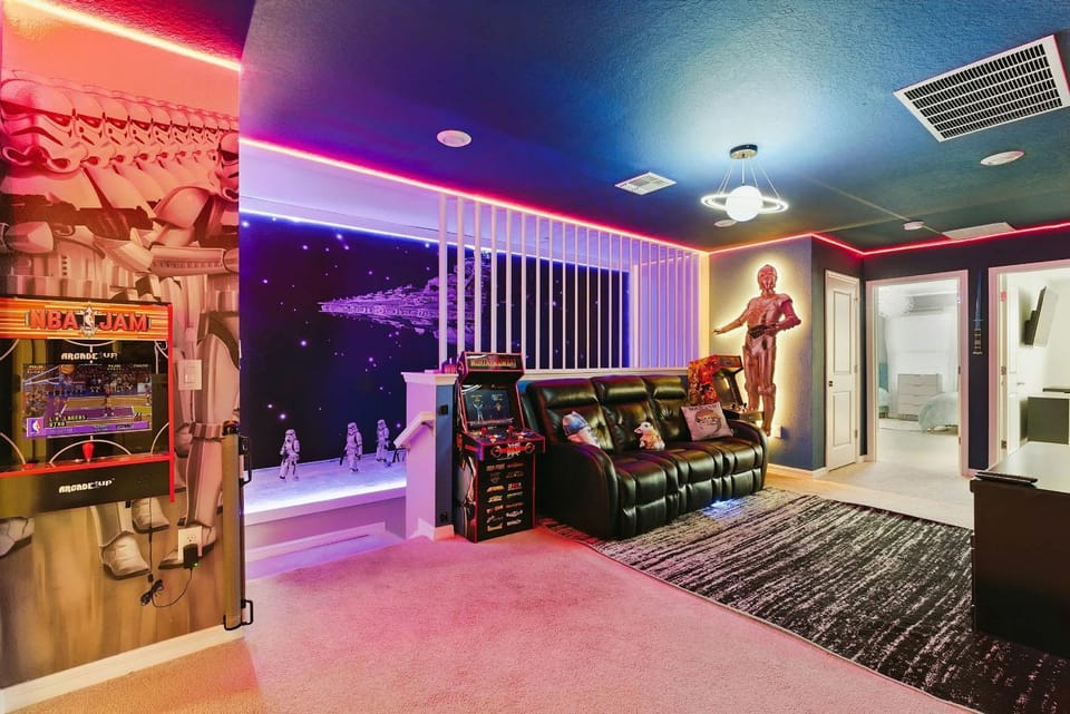 Communal lounge/ TV room