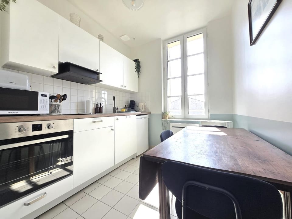Kitchen or kitchenette, Dining area, oven, stove, toaster