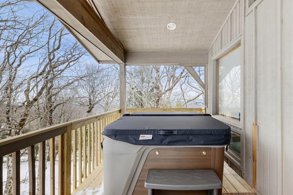 Peaks & Pines Escape House in Beech Mountain