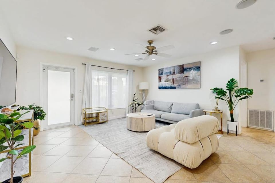 Terrace 17 House in Oakland Park