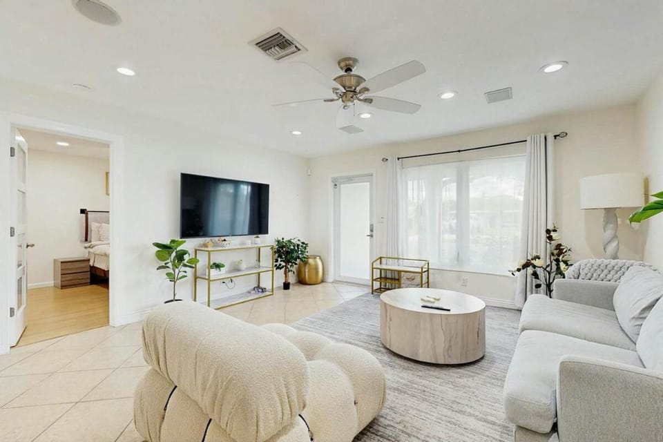 Terrace 17 House in Oakland Park